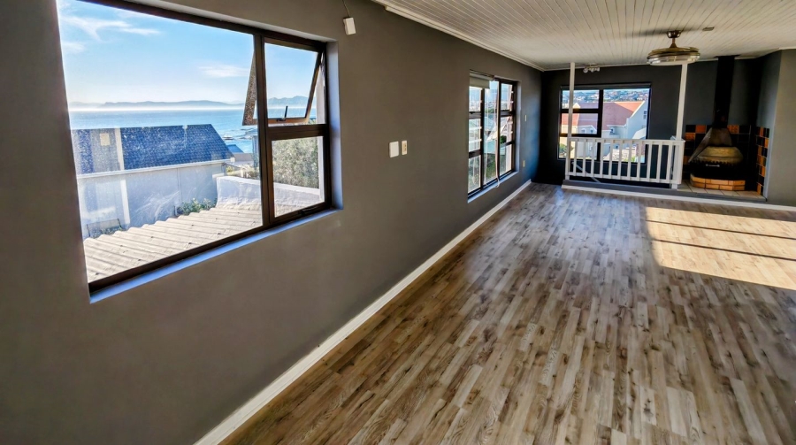 4 Bedroom Property for Sale in De Kelders Western Cape